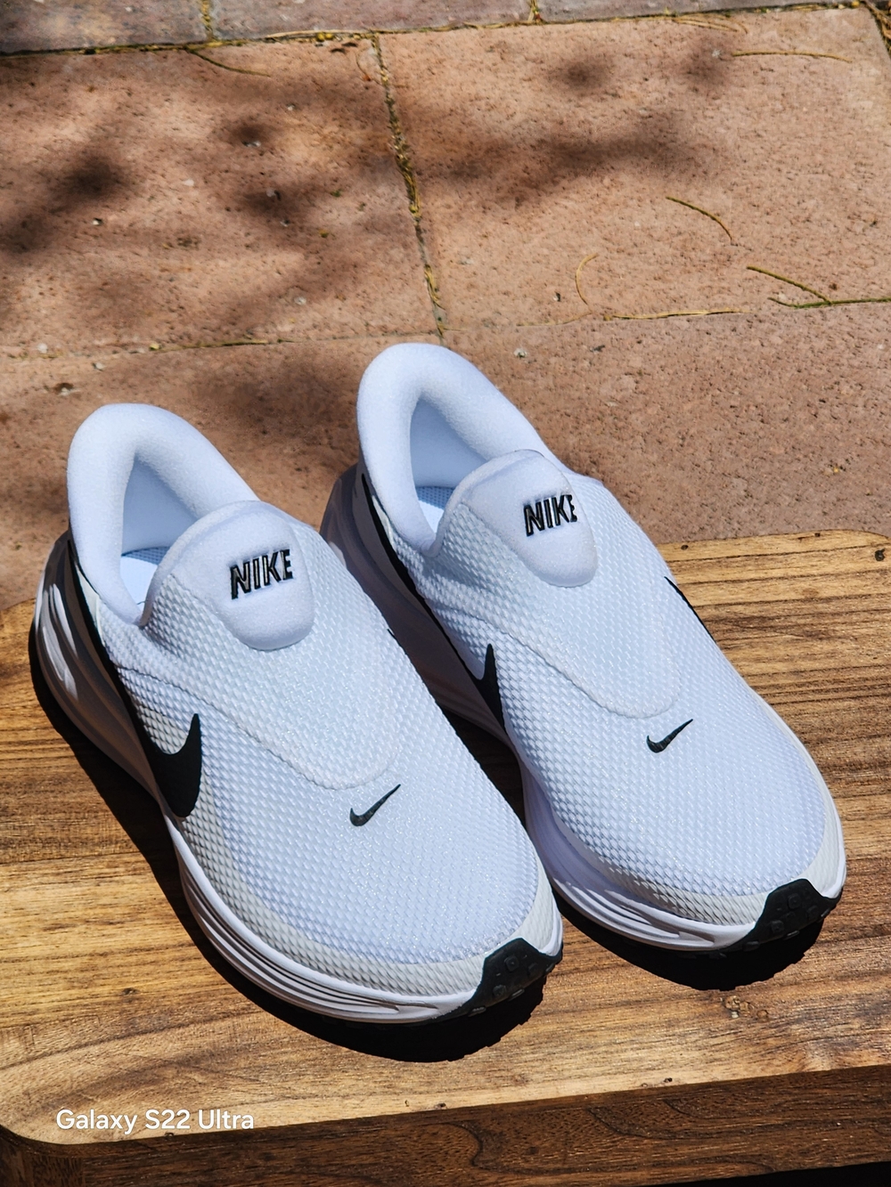 Nike Revolution 8 EasyOn Men's White Road Running Shoes Size 7.5/Women Size 9 - Picture 2 of 9